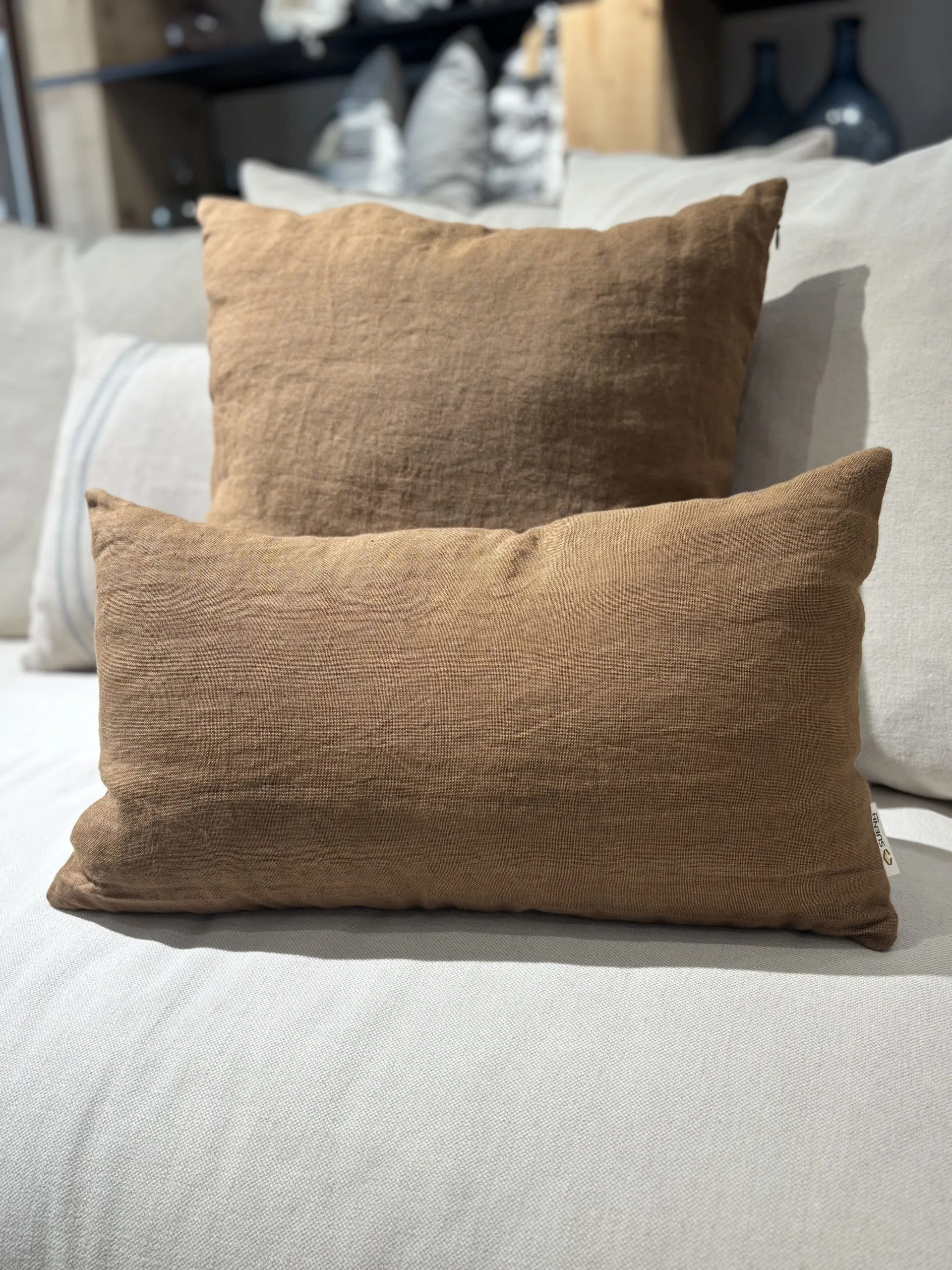 Funda de cojín SUENH Signature en lino 100% 50×50 Mustard - Imagen 2