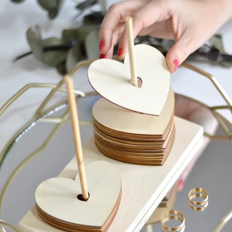 Corazones de madera para firmas de invitados – base personalizada - Imagen 3