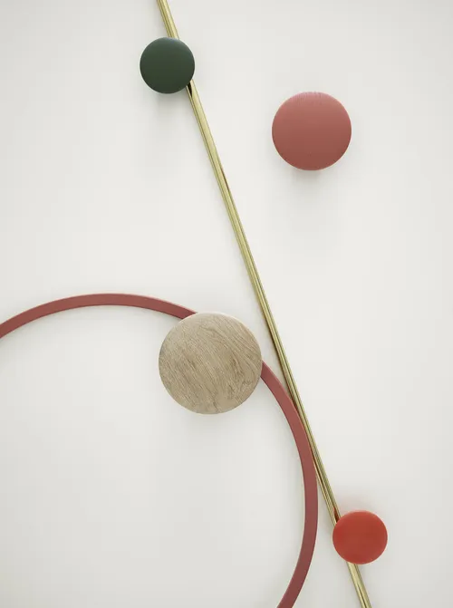 Perchero de pared Dots en madera de roble Natural Medium - Imagen 2