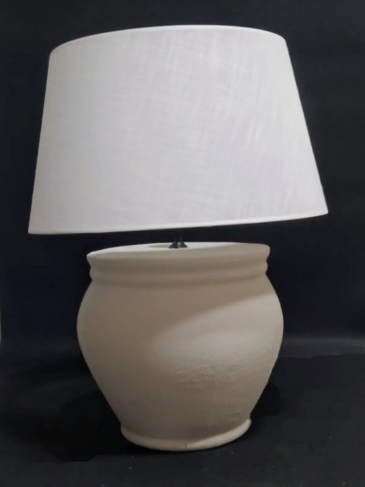 Lámpara de sobremesa de cerámica artesanal ánfora