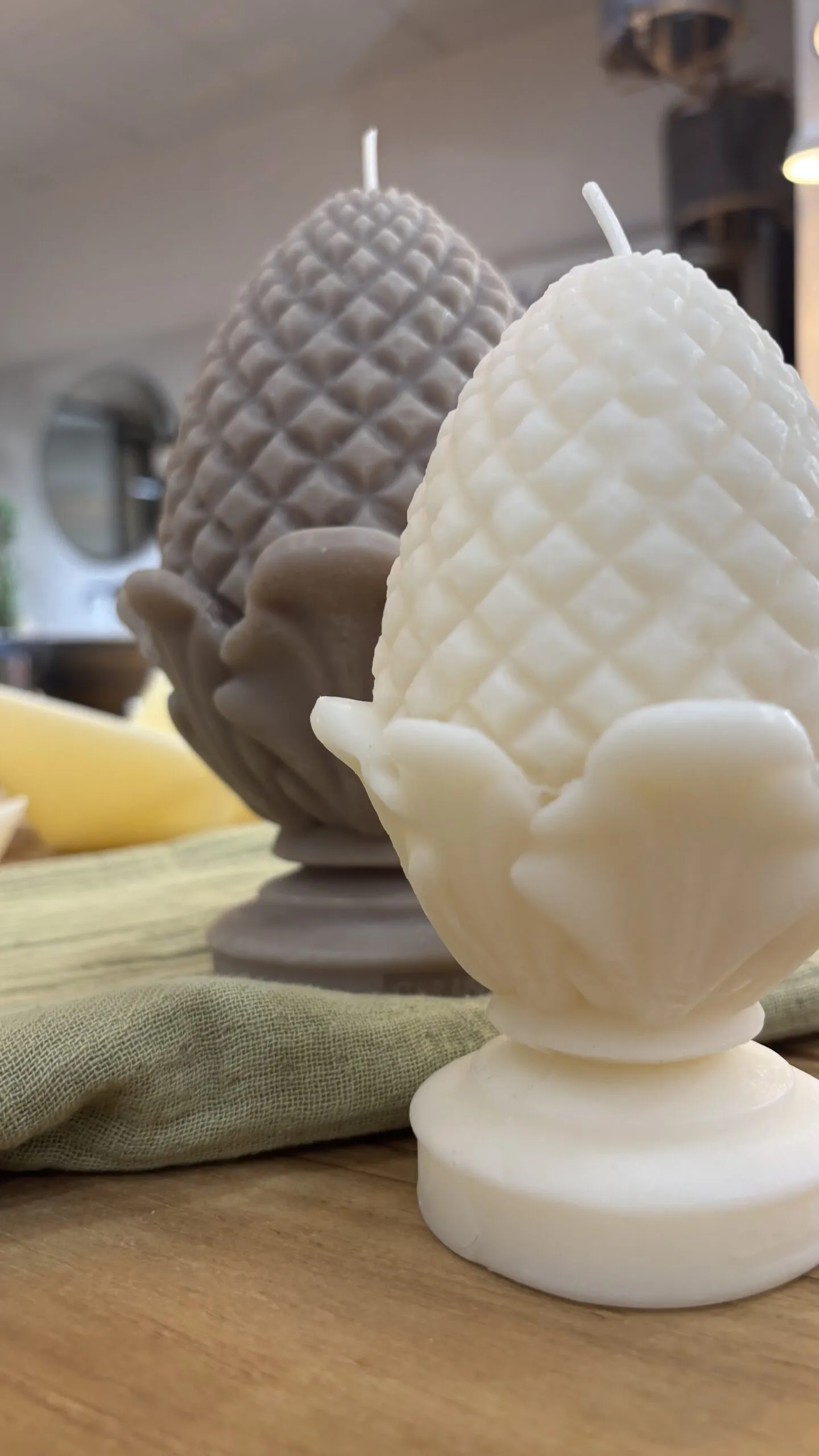 Vela decorativa Pinacle Brown Large - Imagen 3