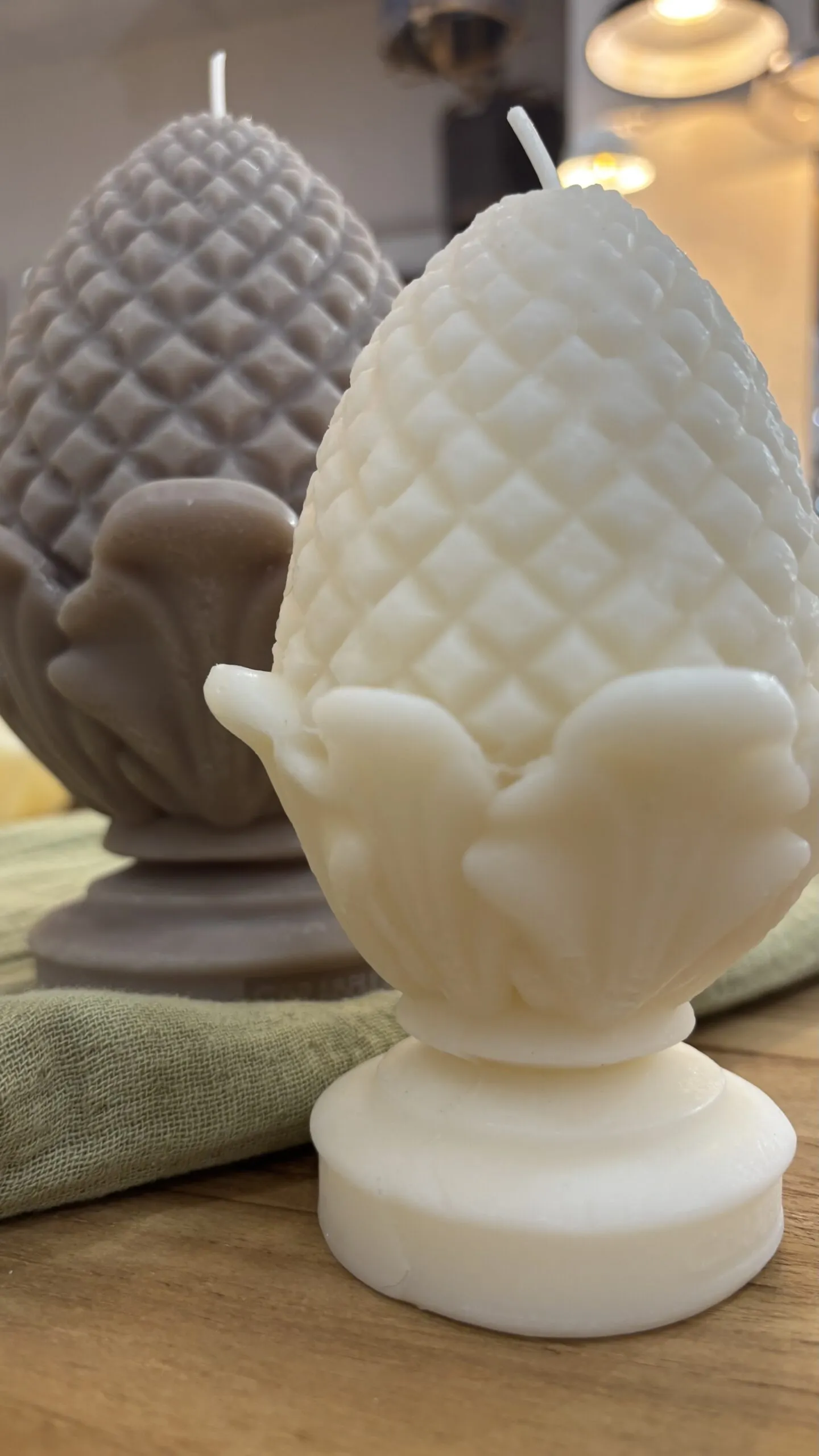 Vela decorativa Pinacle Brown Large - Imagen 4