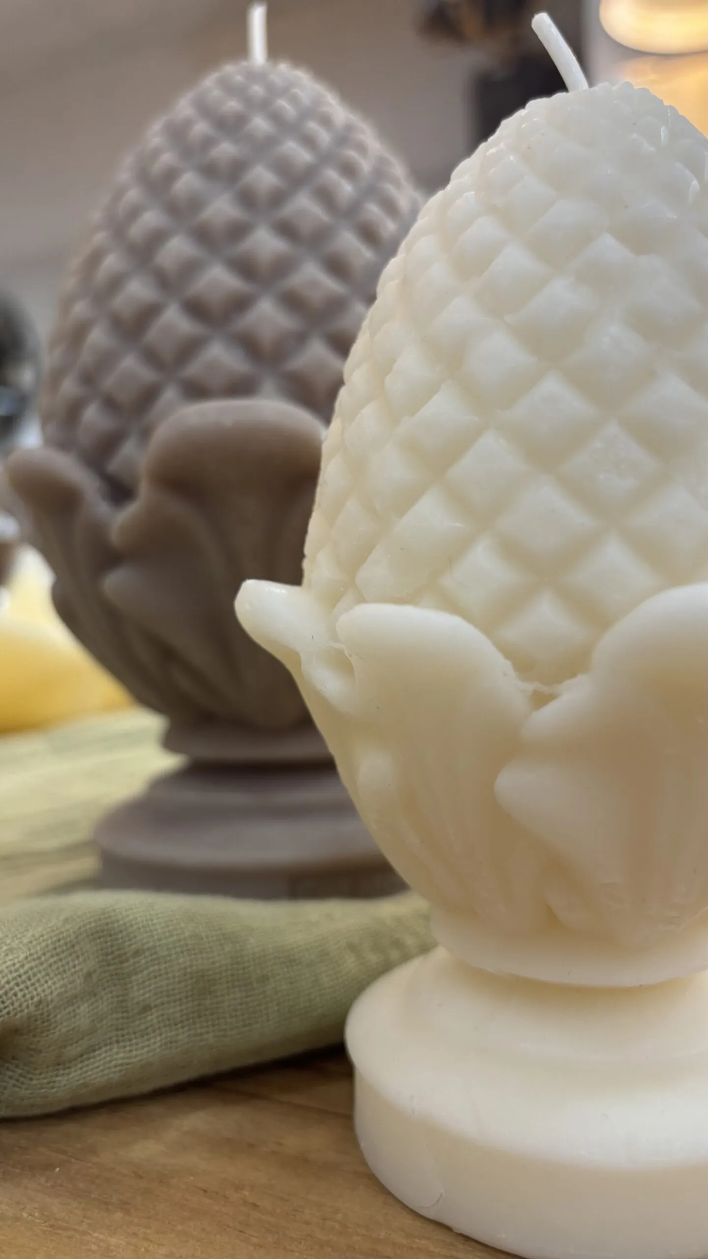 Vela decorativa Pinacle Brown Large - Imagen 5