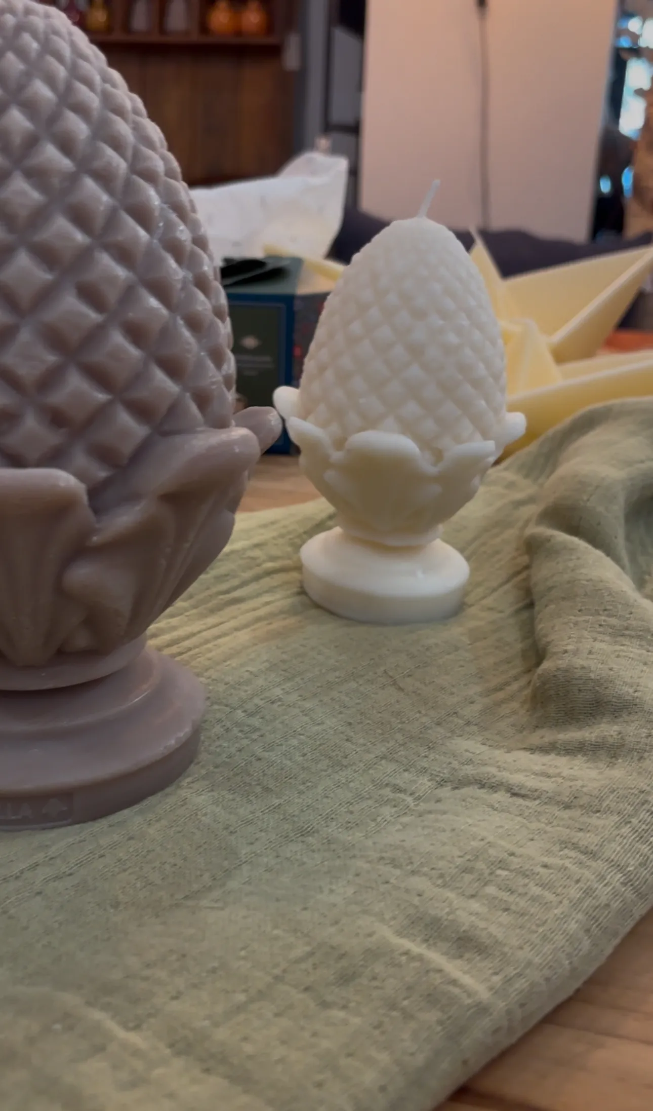 Vela decorativa Pinacle Brown Large - Imagen 7