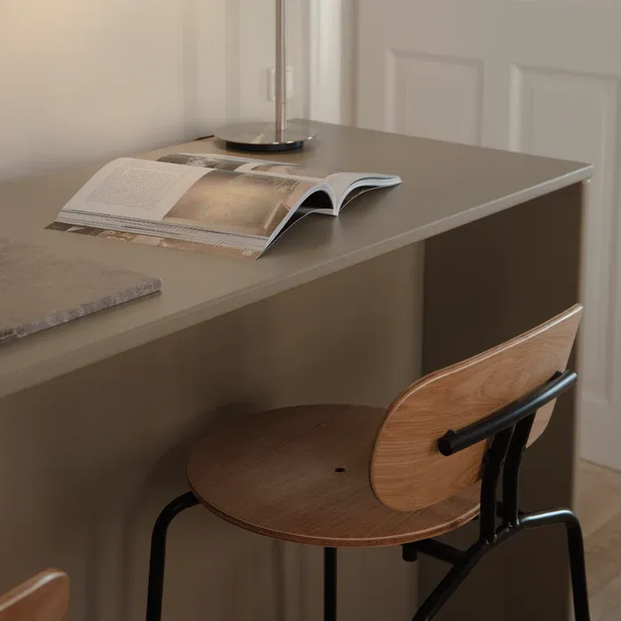 Taburete alto Curious en madera de roble y acero Natural & Black - Imagen 8