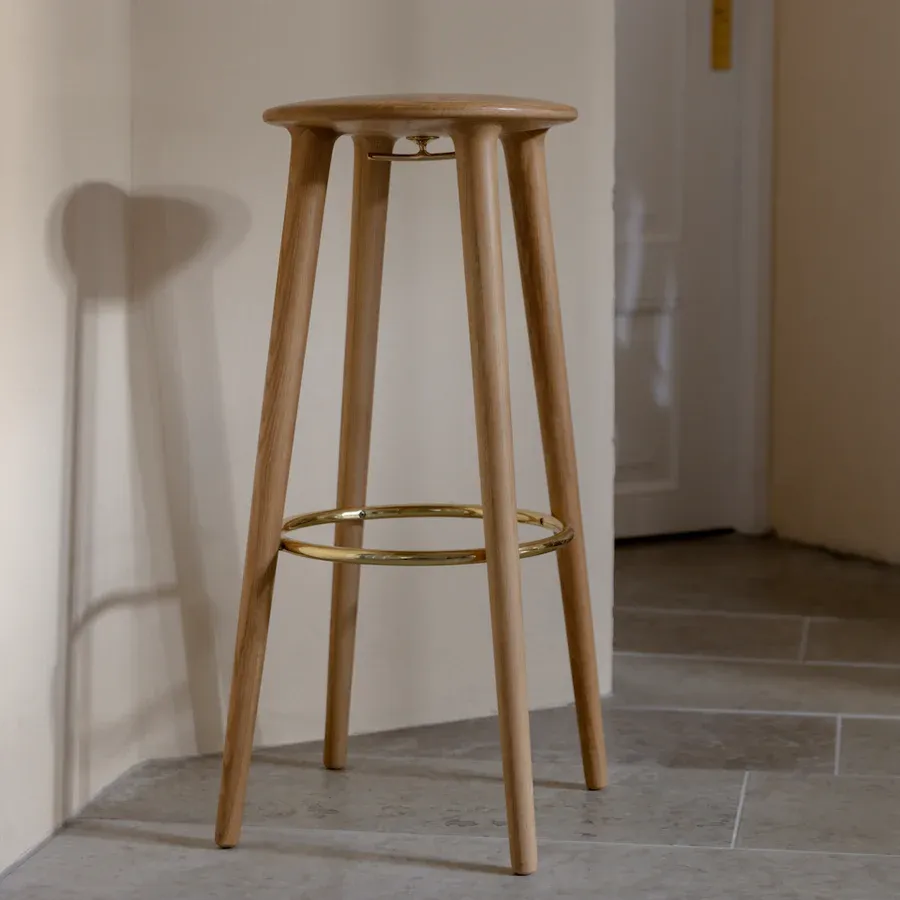 Taburete alto The Socialite en madera de roble Natural Tall - Imagen 4