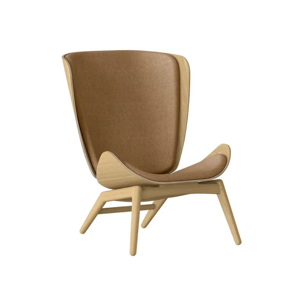 Sillón orejero The Reader en madera de roble tapizado Sugar Brown