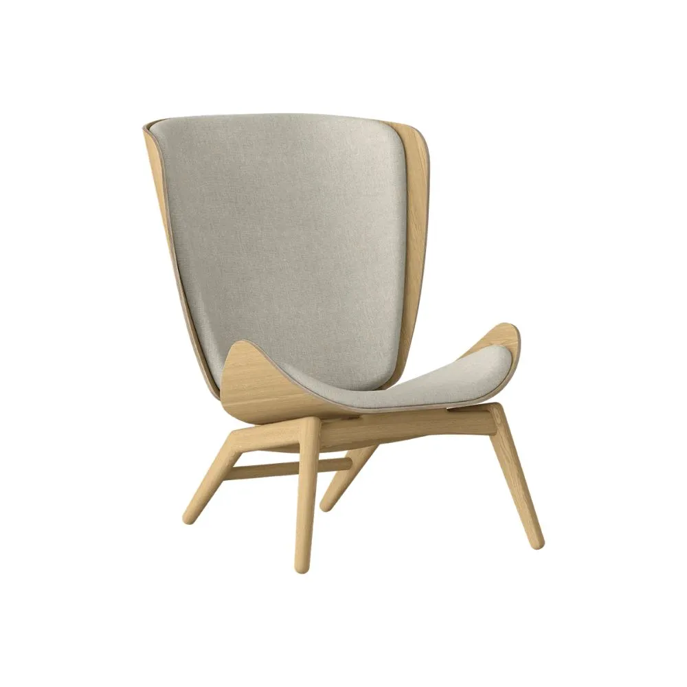 Sillón orejero The Reader en madera de roble tapizado White Sands