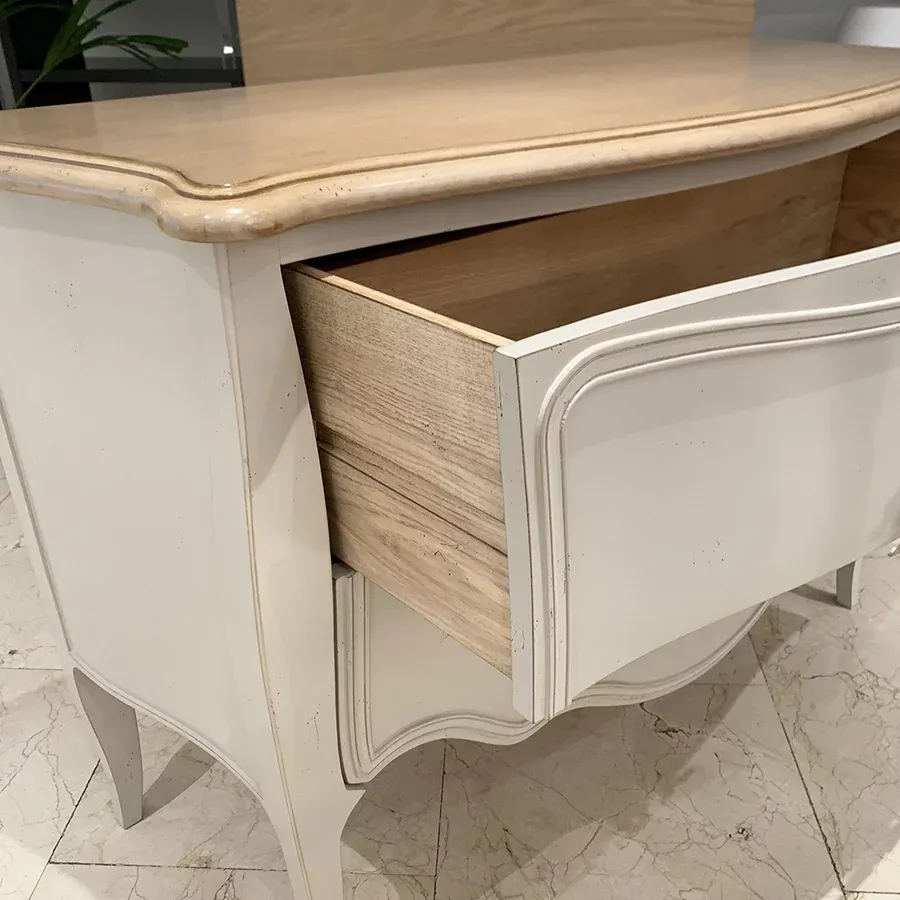 Cómoda bicolor con tirador grande - Imagen 3